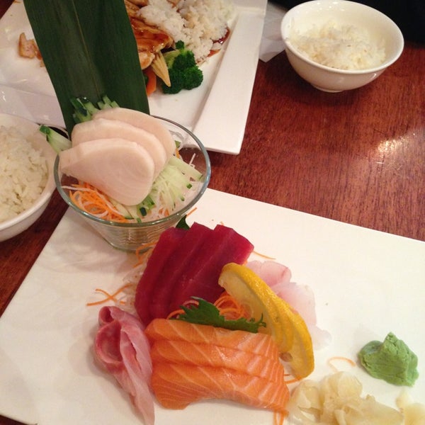 Foto diambil di Ginza Japanese Restaurant oleh Albert S. pada 2/9/2014