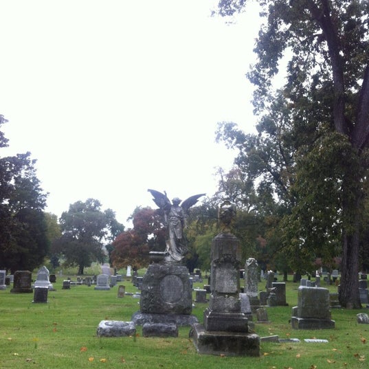 10/12/2012にSteve H.がMount Olivet Funeral Home &amp; Cemeteryで撮った写真
