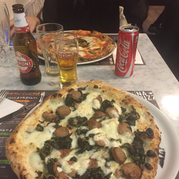 Pizza BUONISSSIMA! La migliore di tutta Rimini città provincia e anche regione...