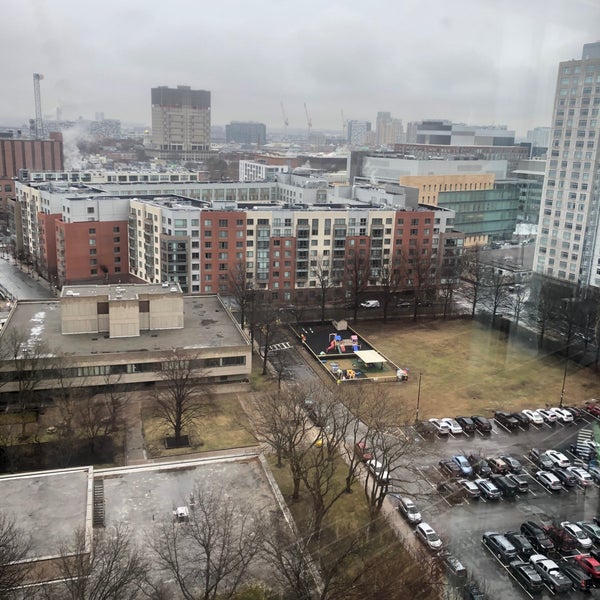 รูปภาพถ่ายที่ Boston Marriott Cambridge โดย Taka F. เมื่อ 2/13/2020