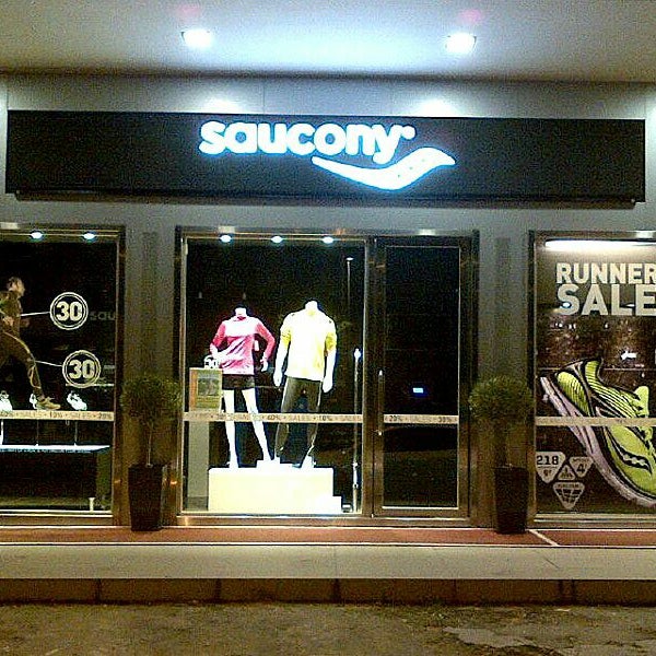 saucony stores