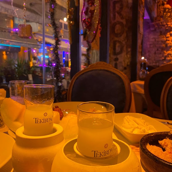 Das Foto wurde bei Afrodit Restaurant von Özden am 12/30/2021 aufgenommen