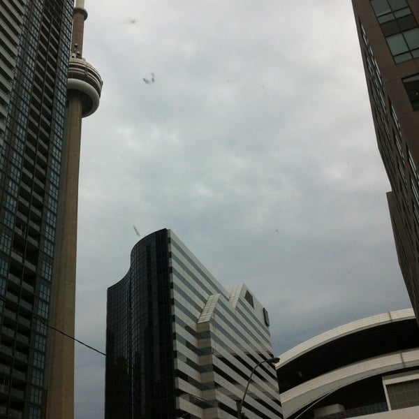 Das Foto wurde bei Residence Inn Toronto Downtown/Entertainment District von Tom Z. am 7/22/2013 aufgenommen