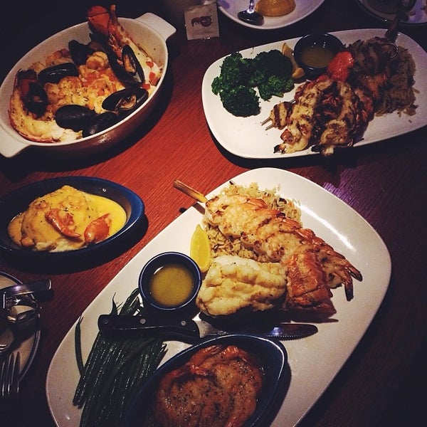 Photo taken at Red Lobster by F F. on 1/29/2014