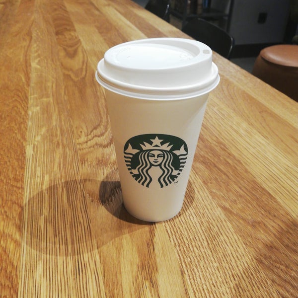 Photo prise au Starbucks par Tom P. le6/14/2019