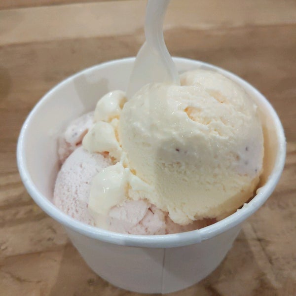 7/27/2022 tarihinde Misha Z.ziyaretçi tarafından Four Seas Ice Cream'de çekilen fotoğraf