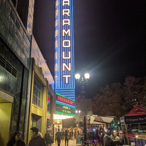 Foto diambil di Paramount Theatre oleh Misha Z. pada 11/13/2021