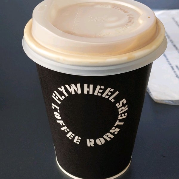 Foto tirada no(a) Flywheel Coffee por Misha Z. em 10/18/2021