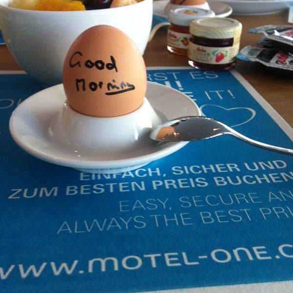 รูปภาพถ่ายที่ Motel One Köln-Mediapark โดย Nastya S. เมื่อ 3/29/2014