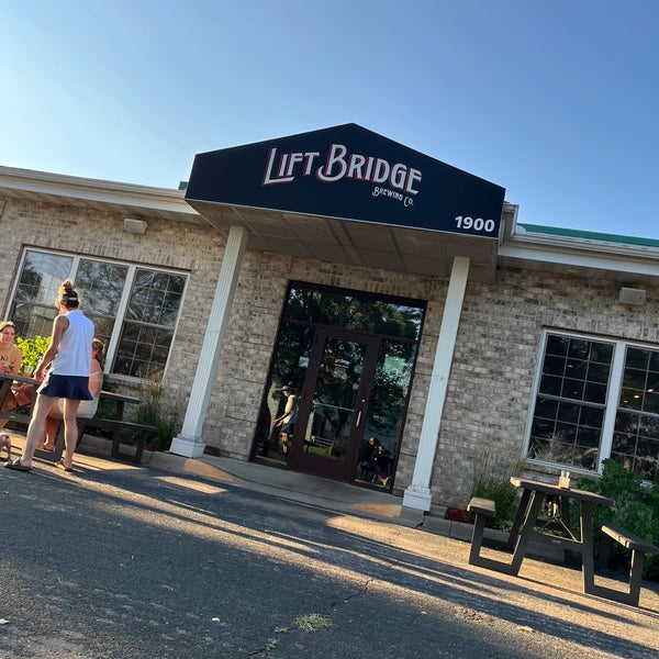 Photo taken at Lift Bridge Brewing Company by Mark C. on 7/31/2022