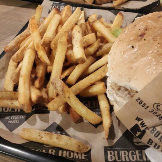 Photo taken at BURGER HOME by Thanos L. on 5/12/2016