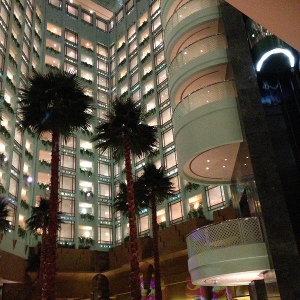 Foto tirada no(a) Jeddah Hilton por Sami J. em 5/26/2013