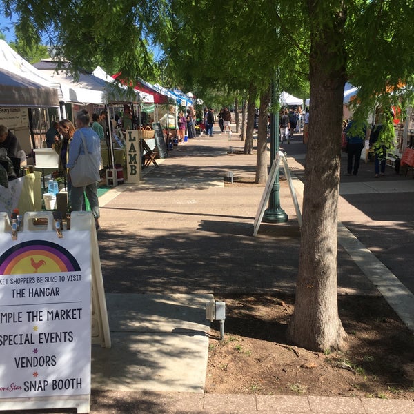 4/23/2017 tarihinde J Noel K.ziyaretçi tarafından Mueller Farmers Market'de çekilen fotoğraf