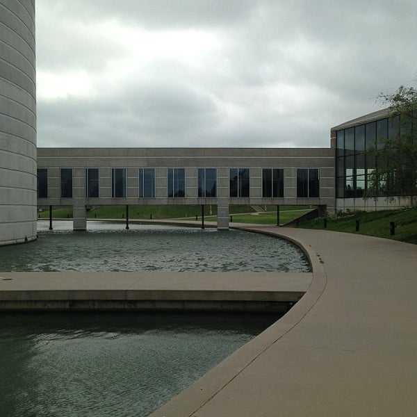 5/27/2013 tarihinde Adam C.ziyaretçi tarafından Exploration Place'de çekilen fotoğraf