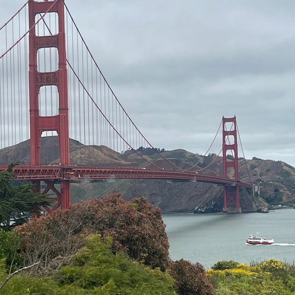 Das Foto wurde bei Golden Gate Bridge Welcome Center von Vinicius F. am 6/9/2023 aufgenommen
