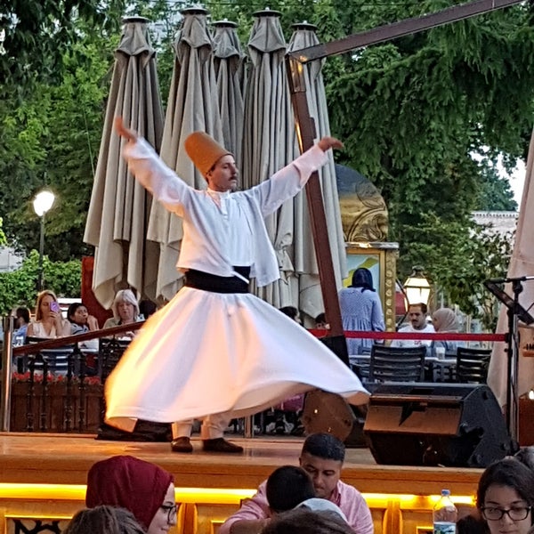 รูปภาพถ่ายที่ Mihri Restaurant &amp; Cafe โดย İsmigül K. เมื่อ 6/14/2018