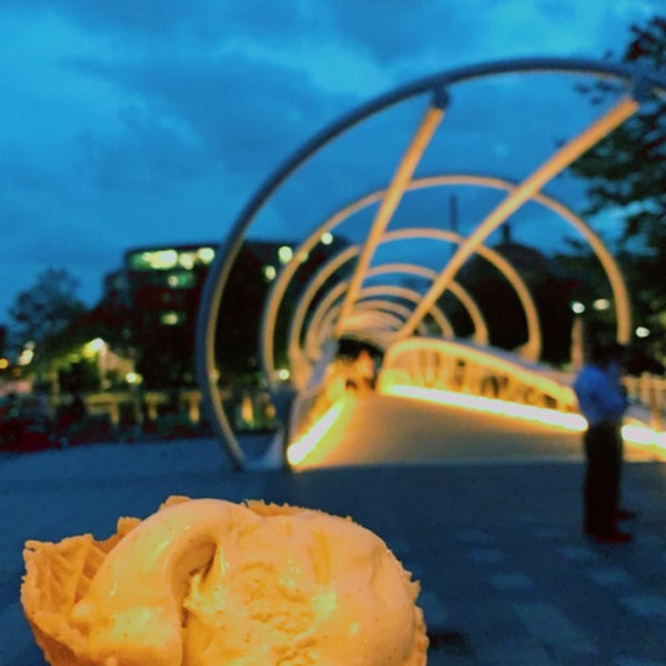 Foto diambil di Ice Cream Jubilee oleh ♎️👩🏻‍🔬 J. pada 6/8/2021