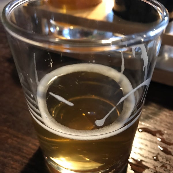 Photo taken at Blue Tractor BBQ &amp; Brewery by Leslie H. on 1/2/2019
