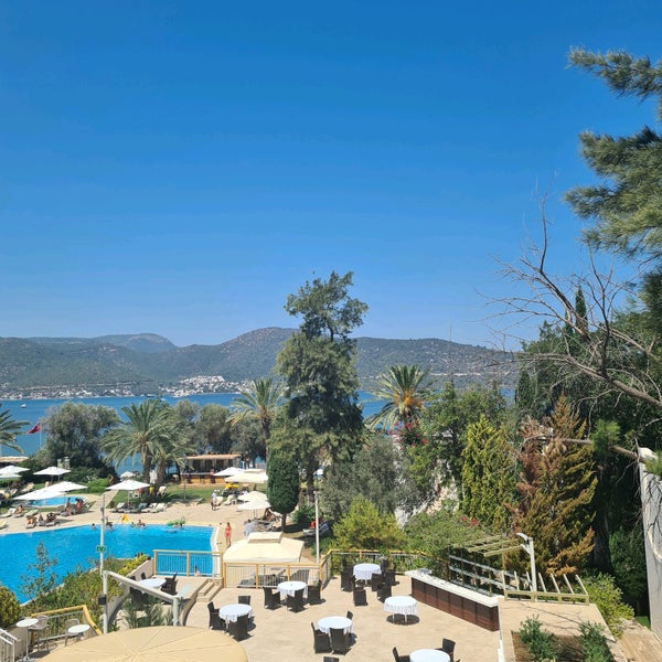 Photo taken at DoubleTree by Hilton Bodrum Isil Club Resort by Orgül Derya on 7/15/2021