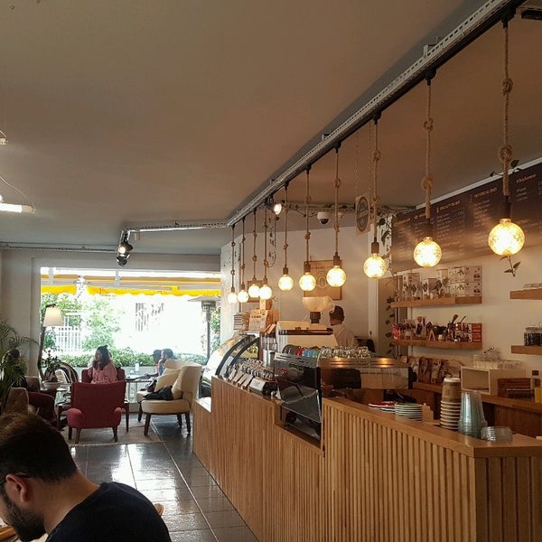 Photo prise au Cozy Coffee House Konyaaltı par Orgül Derya le1/5/2020