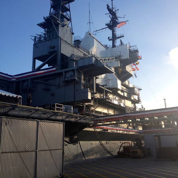 รูปภาพถ่ายที่ USS Midway Museum โดย brian M. เมื่อ 5/30/2013