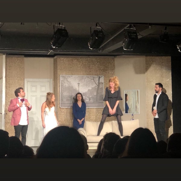 Foto diambil di Duru Tiyatro oleh Zeynep E. pada 12/4/2019