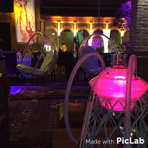 7/13/2015 tarihinde Emrah A.ziyaretçi tarafından Kalyan Lounge - Hyatt Regency'de çekilen fotoğraf