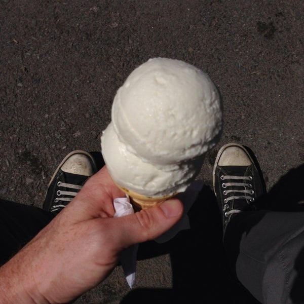 Photo prise au Sweet Melissa&#39;s Ice Cream Shop par E.T. C. le6/19/2013