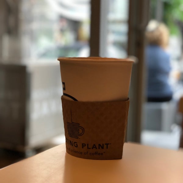Foto tirada no(a) Roasting Plant Coffee por E.T. C. em 8/20/2018