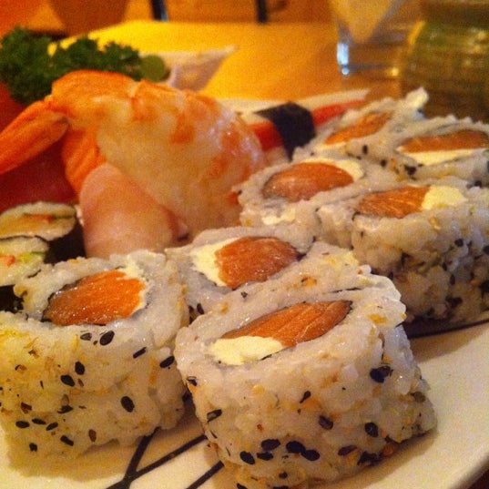 Foto tirada no(a) Sushi Yuzu por Raquel M. em 9/29/2012