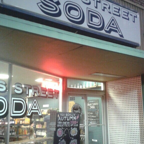 Foto tirada no(a) Mass Street Soda por Andy em 10/12/2015