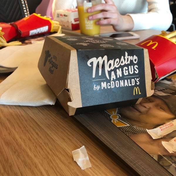 รูปภาพถ่ายที่ McDonald&#39;s โดย Mark H. เมื่อ 5/10/2019