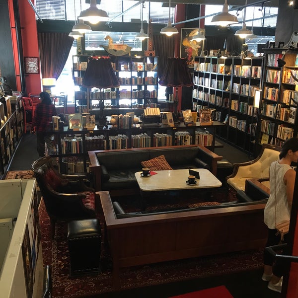 9/5/2017에 Wesley V.님이 Battery Park Book Exchange And Champagne Bar에서 찍은 사진