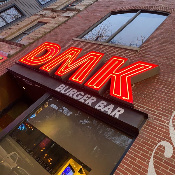 Foto tirada no(a) DMK Burger Bar por Lawrence T. em 12/21/2019