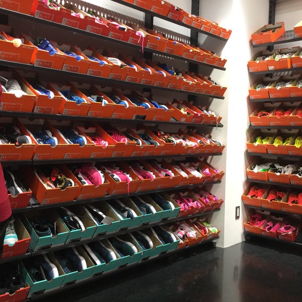 uni hill nike factory