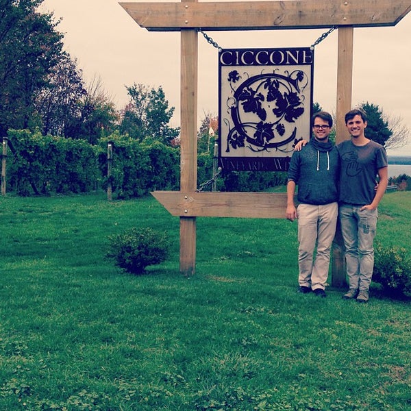 รูปภาพถ่ายที่ Ciccone Vineyard &amp; Winery โดย Britton D. เมื่อ 10/6/2013