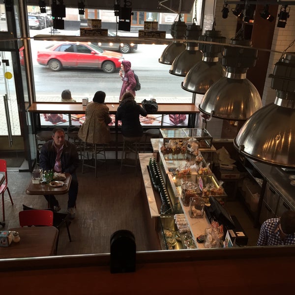 4/6/2015 tarihinde Sergei Z.ziyaretçi tarafından Brasserie Koffee Times'de çekilen fotoğraf