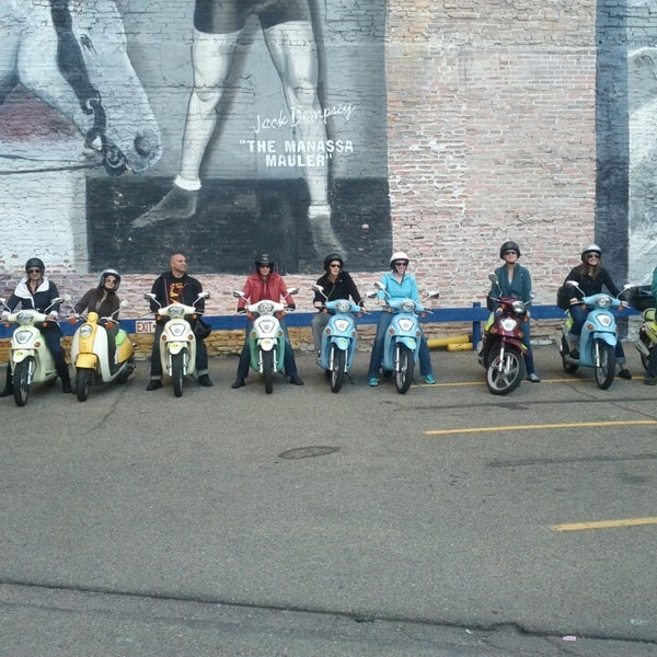 Foto tomada en ScooTours Denver Scooter Rental  por David S. el 9/25/2013