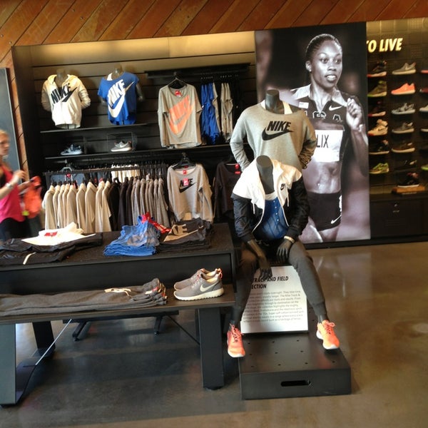 nike running fashion valley