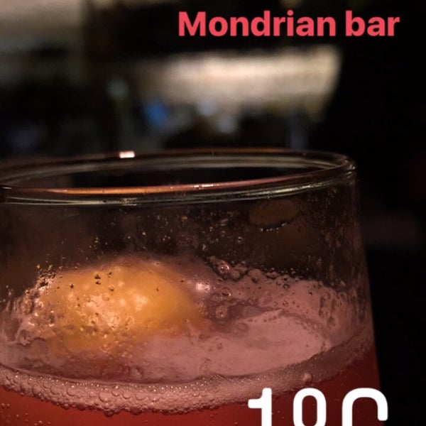 Foto tirada no(a) Mondriaan Bar por Tanya T. em 12/15/2017