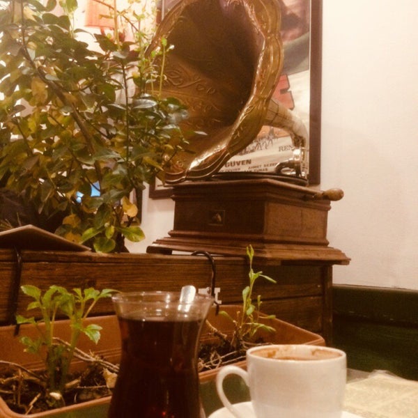 Photo taken at Yeni Yeşilçam Cafe by Beyza Ö. on 4/6/2019
