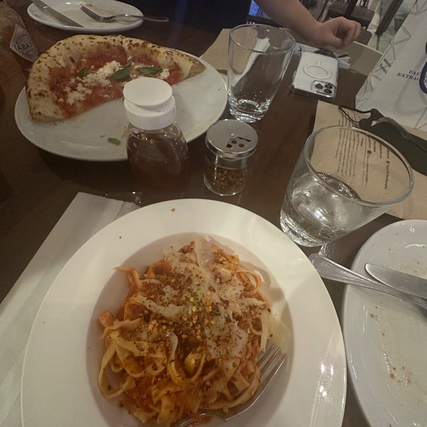 Gino’s Brick Oven Pizza Mandaluyong District 1 L5 ShangriLa Plaza