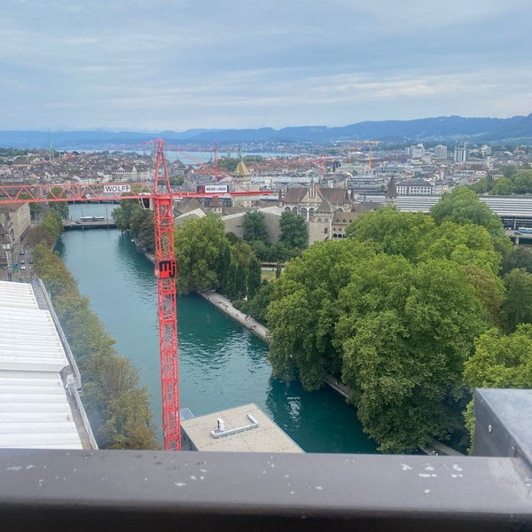 รูปภาพถ่ายที่ Zurich Marriott Hotel โดย Alluring R. เมื่อ 8/14/2022