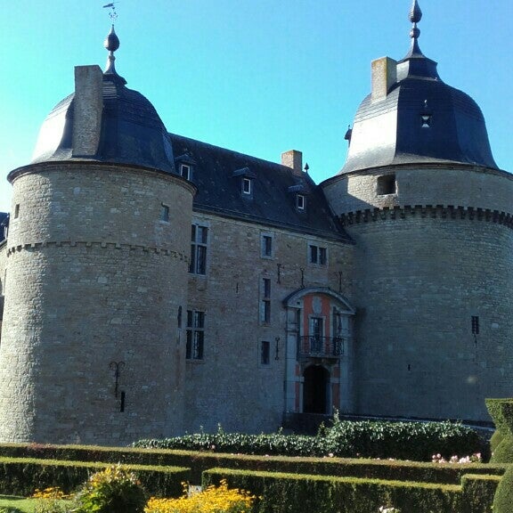 Foto tirada no(a) Château de Lavaux-Sainte-Anne por Elisabeth S. em 9/27/2015