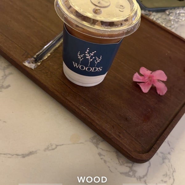 Foto tirada no(a) WOODS Café &amp; Roastery | مقهى ومحمصة وودز por D7 ♣. em 4/10/2024