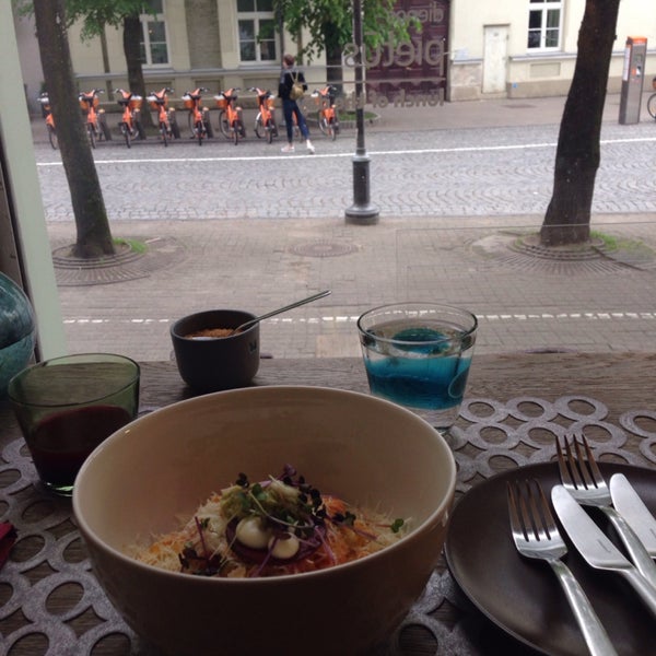 Every day smth new, fantastic healthy meal! And they use #Iittala only