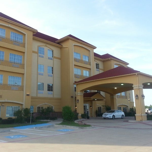 Das Foto wurde bei La Quinta Inn &amp; Suites Mt. Pleasant von Norma J. am 7/9/2014 aufgenommen