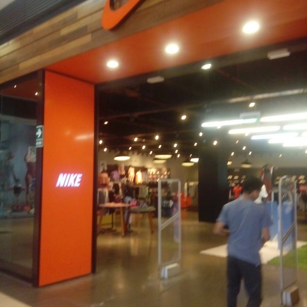 Nike store - Independencia - 0 tips