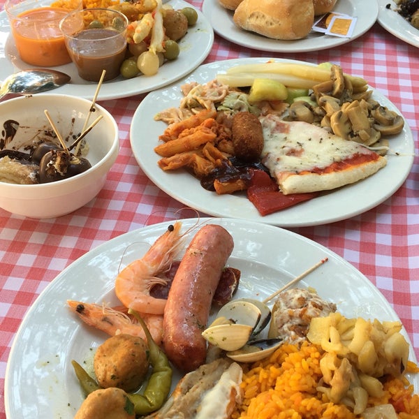 8/10/2018 tarihinde Kaan K.ziyaretçi tarafından Restaurante LAS PALOMAS Buffet&amp;Tapas'de çekilen fotoğraf