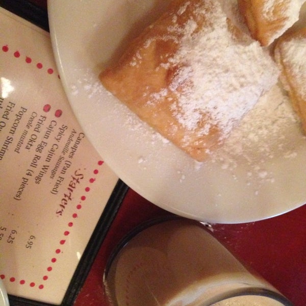 Foto tomada en Bardia&#39;s New Orleans Cafe  por Theresa M. el 11/16/2013